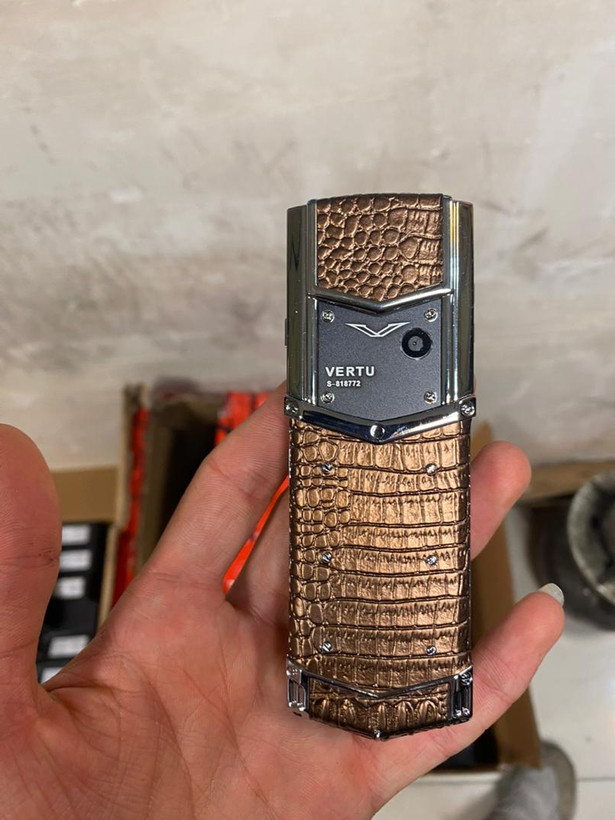 گوشی موبایل ورتو VERTU V10S